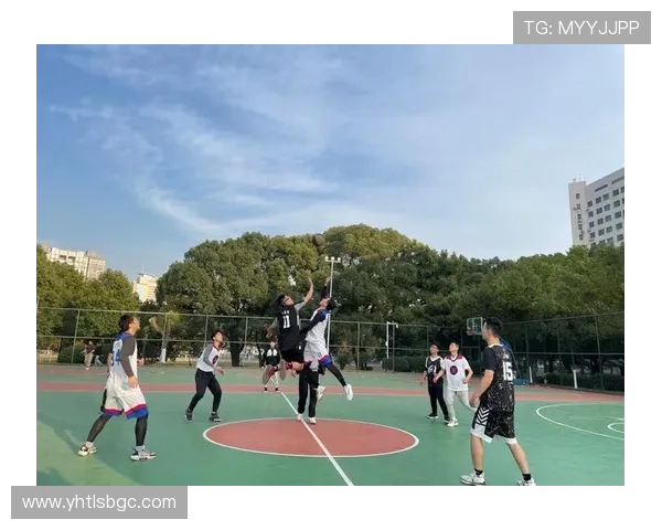 围绕篮球运动探索团队协作激情与竞技魅力全景呈现精彩瞬间全程见证 围绕篮球运动探索团队协作激情与竞技魅力全景呈现精彩瞬间全程见证