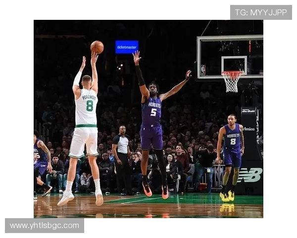 波士顿凯尔特人迎强敌激战四节鏖战展冠军底蕴全场沸腾 波士顿凯尔特人迎强敌激战四节鏖战展冠军底蕴全场沸腾